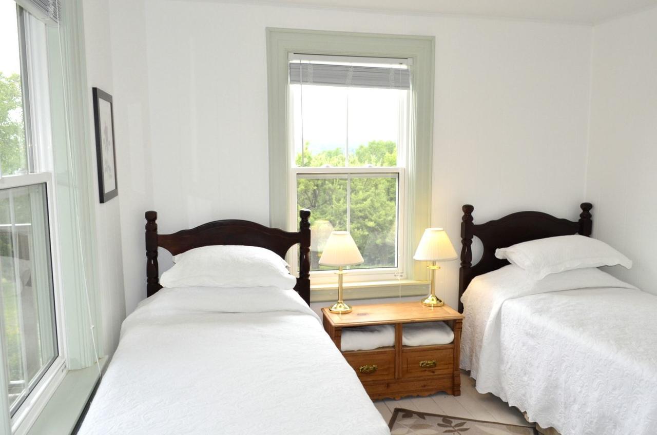 Still Point Lodge Deep Brook Екстериор снимка